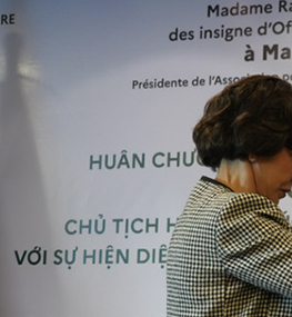 Tiến sĩ Ngô Phương Lan được trao tặng Huân chương Văn học Nghệ thuật của Pháp